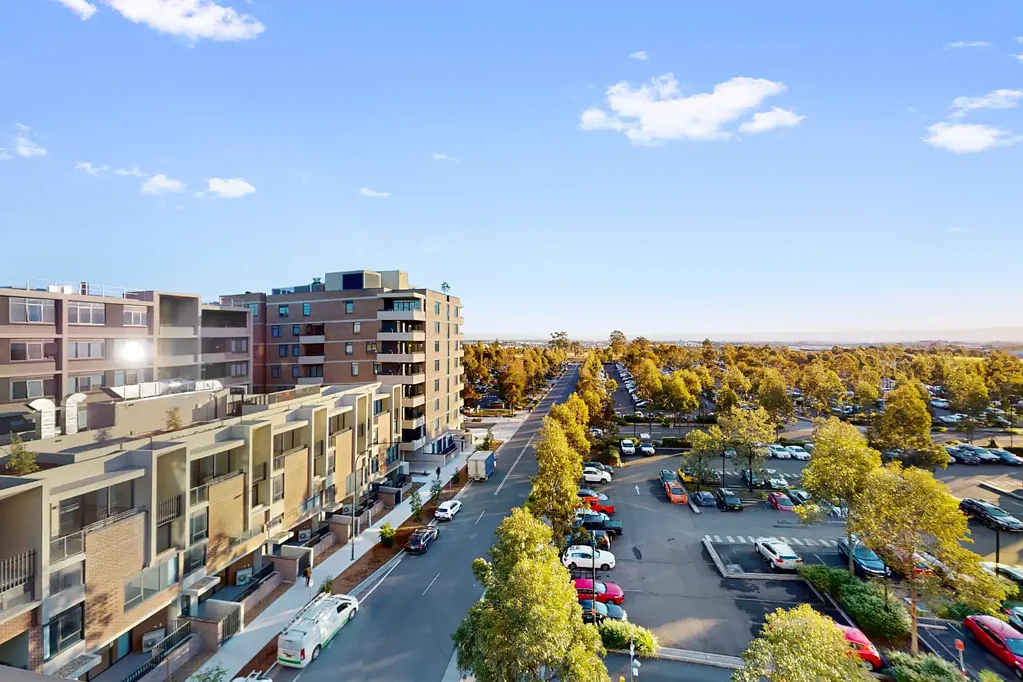 Modern Two Bedroom with carspace next to Metro