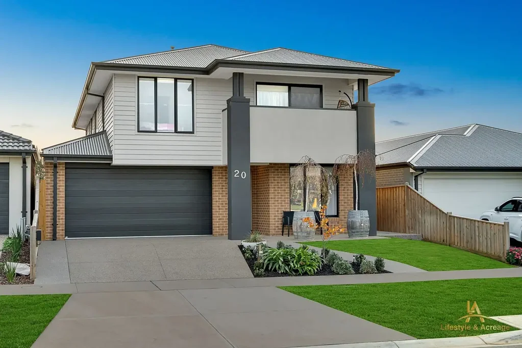 Warragul 4Phòng ngủ Exceptional Parkfront Family Living in Prestigious Crownlea Estate