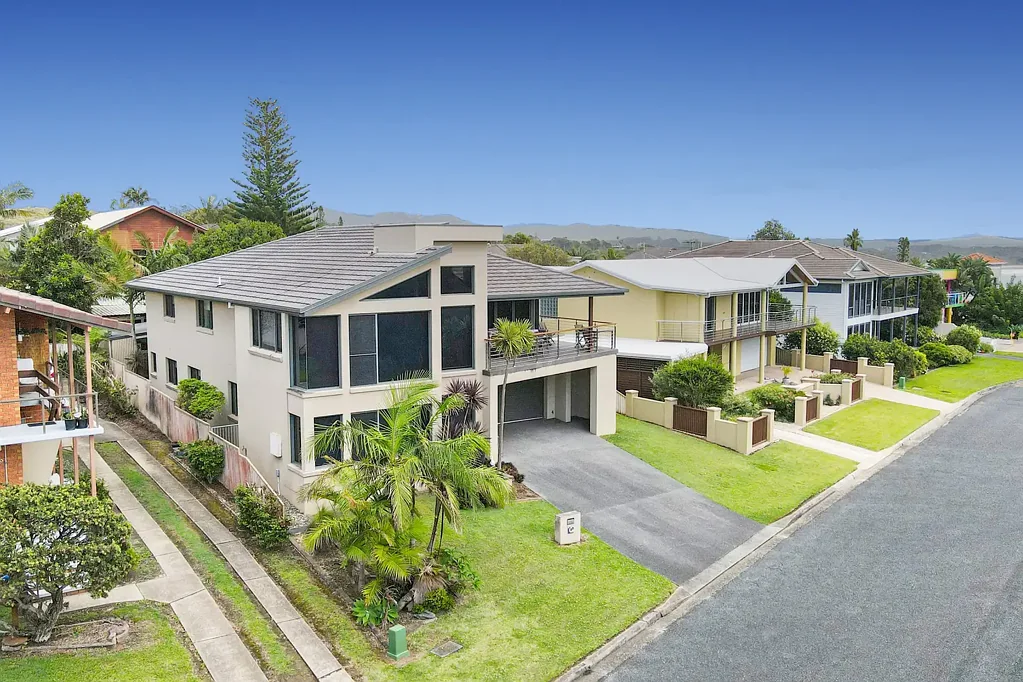 Furnished Coastal Living Just 500m from Bartlett Beach
