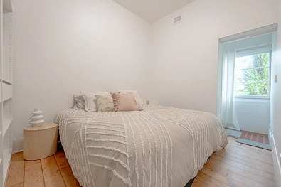 Address Withheld, Bondi, NSW 2026, 3 Bedrooms, 1 Bathrooms, Apartment