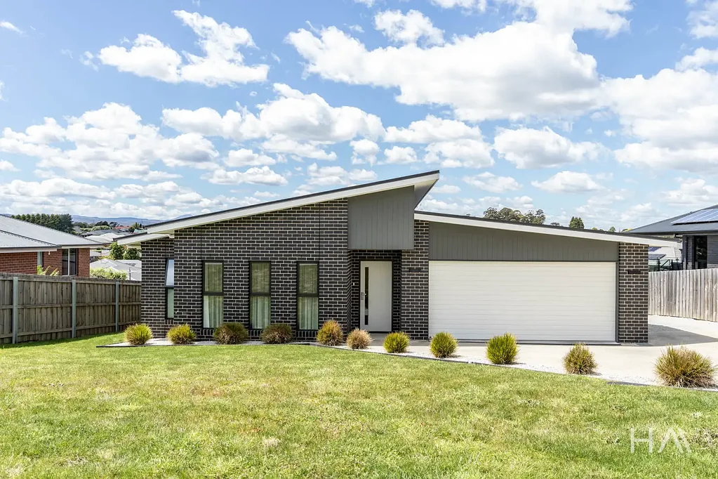 Legana 4房  Modern Design, Spacious Living & Warm Family Feel