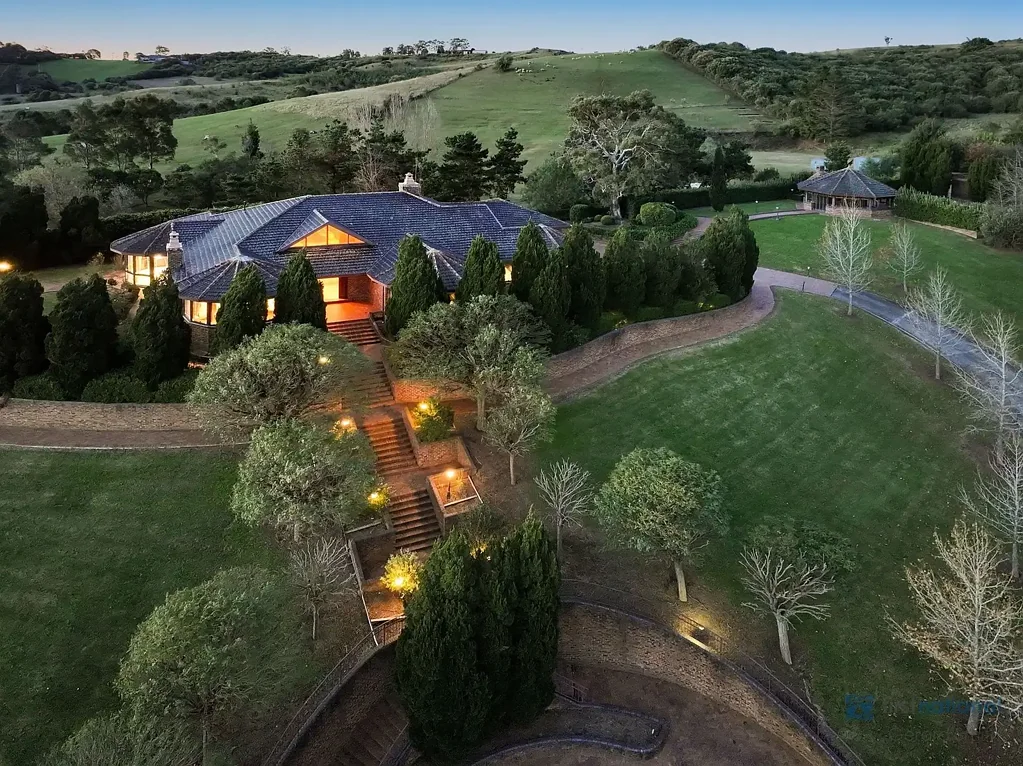 Douglas Park 4 Bedroom Exclusive Estate with Sweeping Country Views and Impressive Pool House