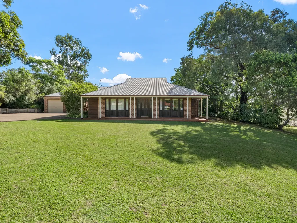 Grasmere 4Kwarto Rare Acreage Opportunity in Cul-de-Sac Setting