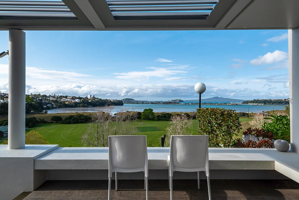 Remuera 4ਬੈੱਡਰੂਮ A symphony of light, views and living