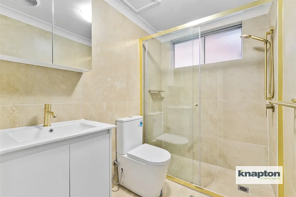 Lakemba 1Kwarto LOCK UP GARAGE - Quality inclusions