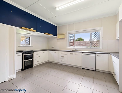 737 Ruthven Street, South Toowoomba, Toowoomba, 4 Kuwarto, 1 Banyo, House