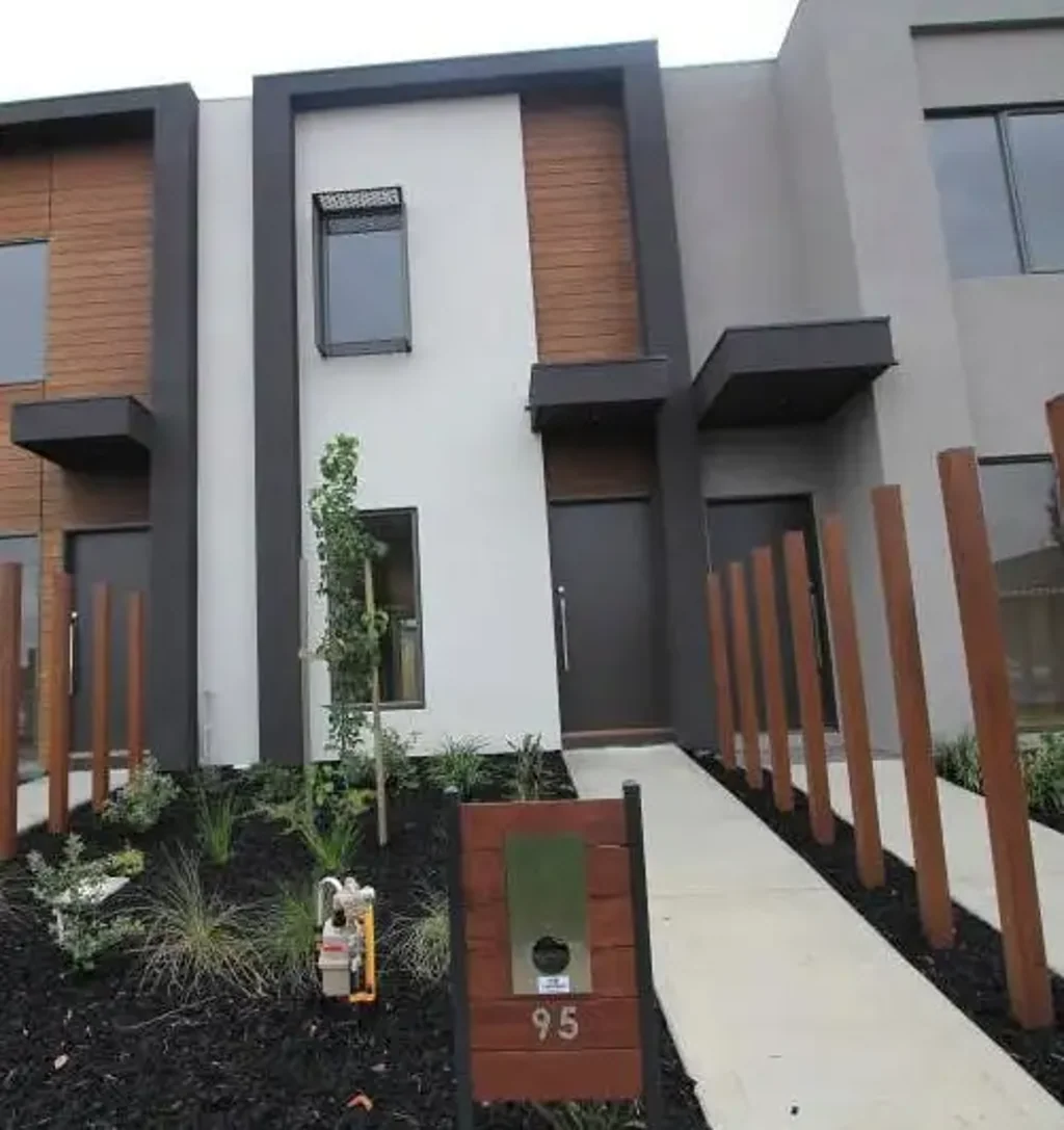 Stylish and Modern Two-Bedroom Townhouse in Prime Point Cook Location!