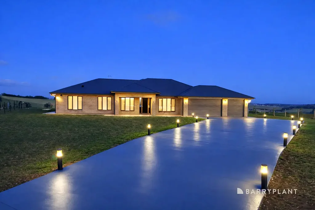 STUNNING BRAND-NEW HOME WITH PANORAMIC HILL VIEWS