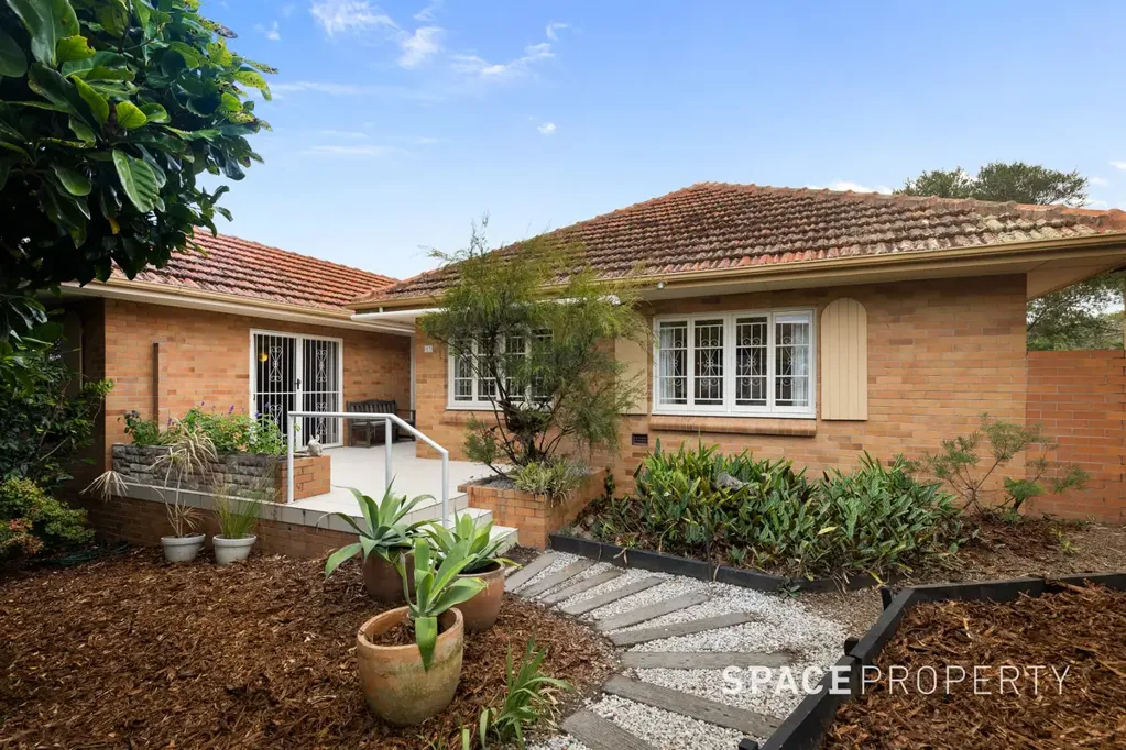 17 Burn Street, Camp Hill, QLD 4152