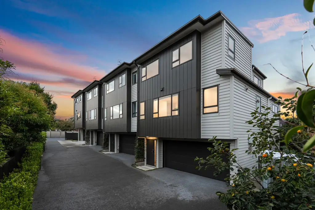 Northcote 5房  Modern Elegance with Space and Stunning Views