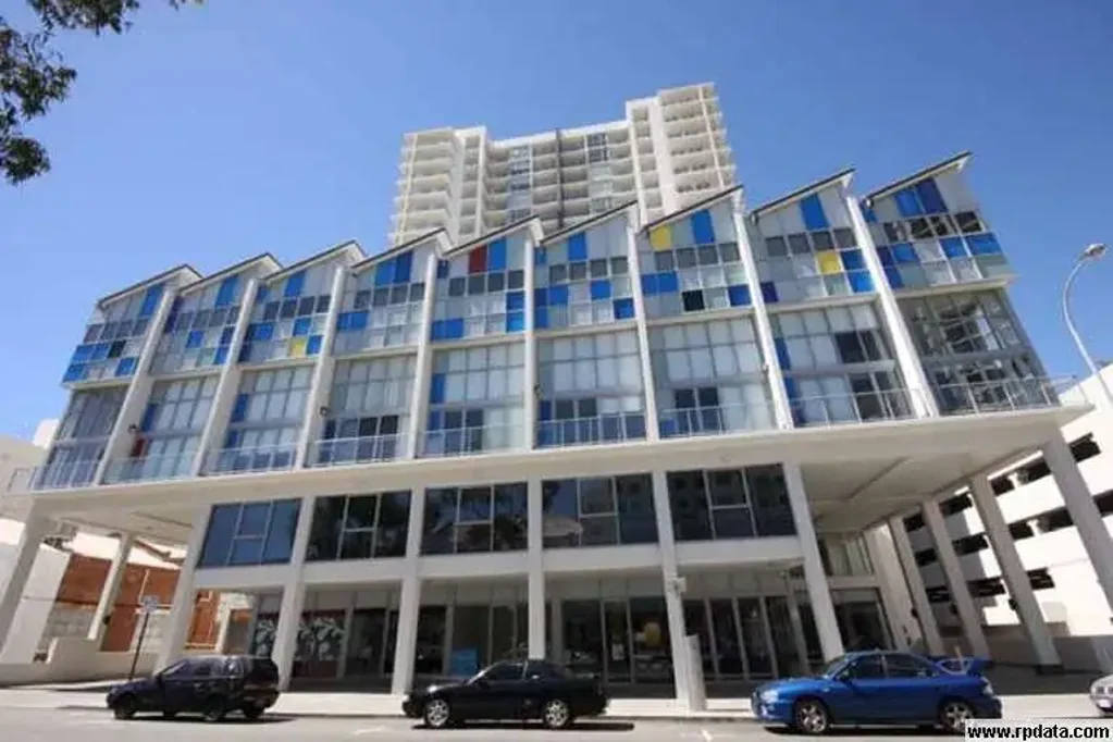 Stylish City Apartment (Fully Furnished & Great Central Location)