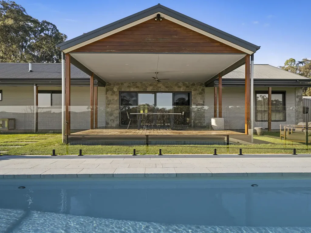 Mansfield 5 Bedroom 5 acre family resort 5 minutes from town