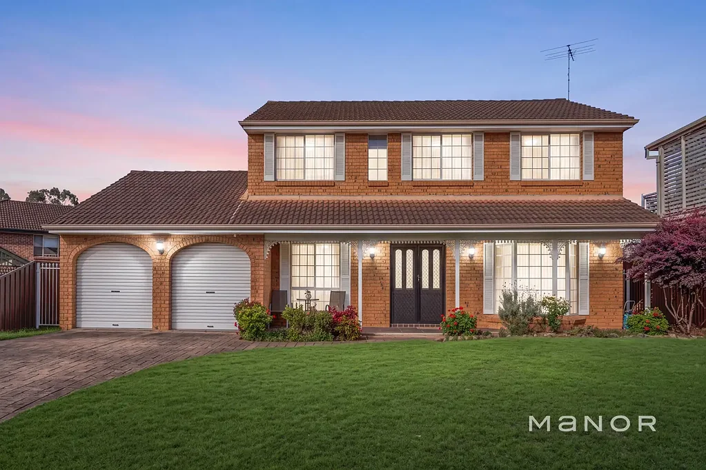 Kings Langley 5Kwarto Blue Ribbon Location, Spacious Family Home with Endless Potential