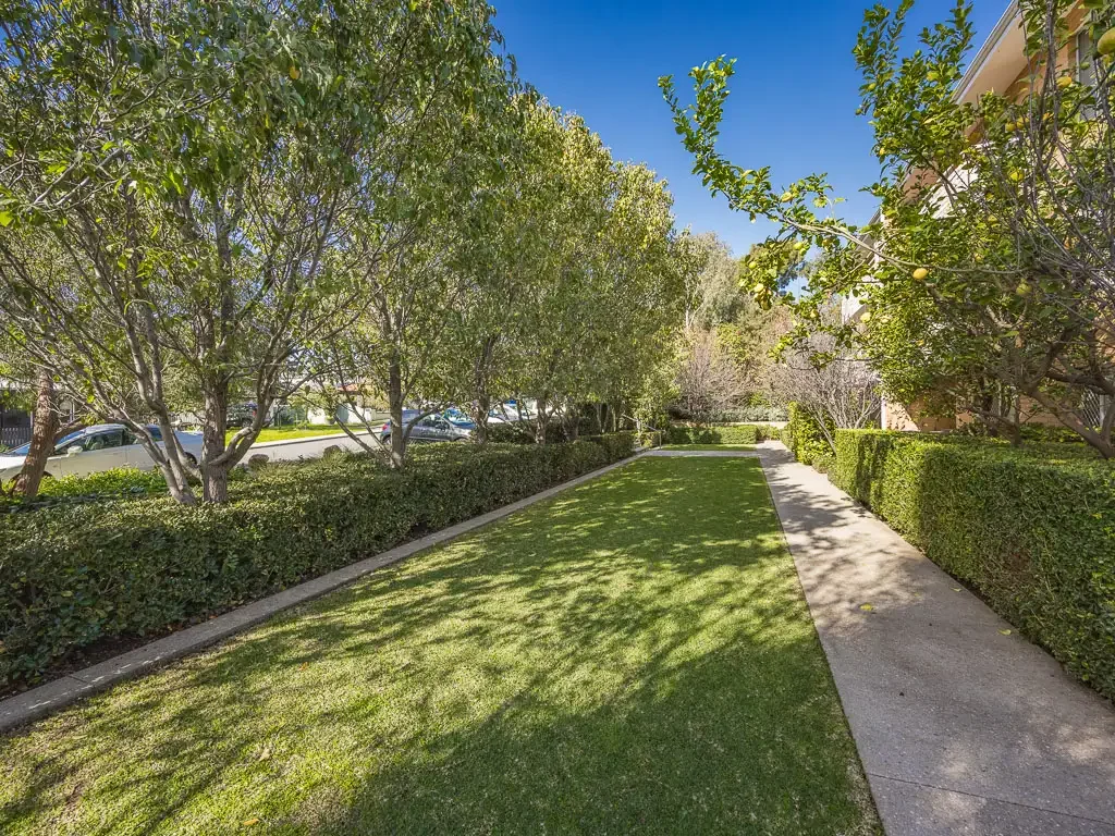 Top-Floor Apartment in Quiet, Convenient Location