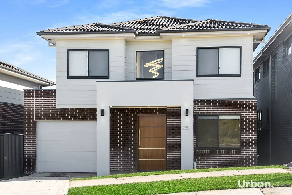 Leppington 4 Slaapkamer Stylish Custom Built Family Home in Prime Location