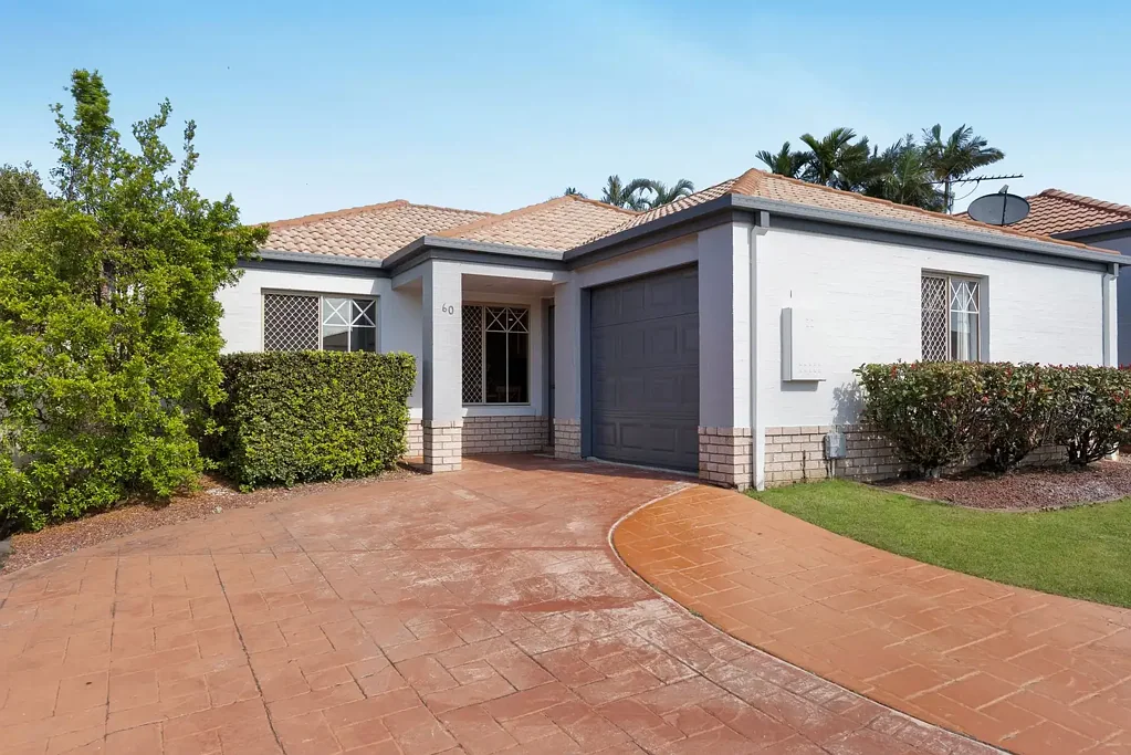 Wynnum West 3Kwarto BAYSIDE ELEGANCE MEETS MODERN COMFORT IN THIS STUNNING LOWSET VILLA