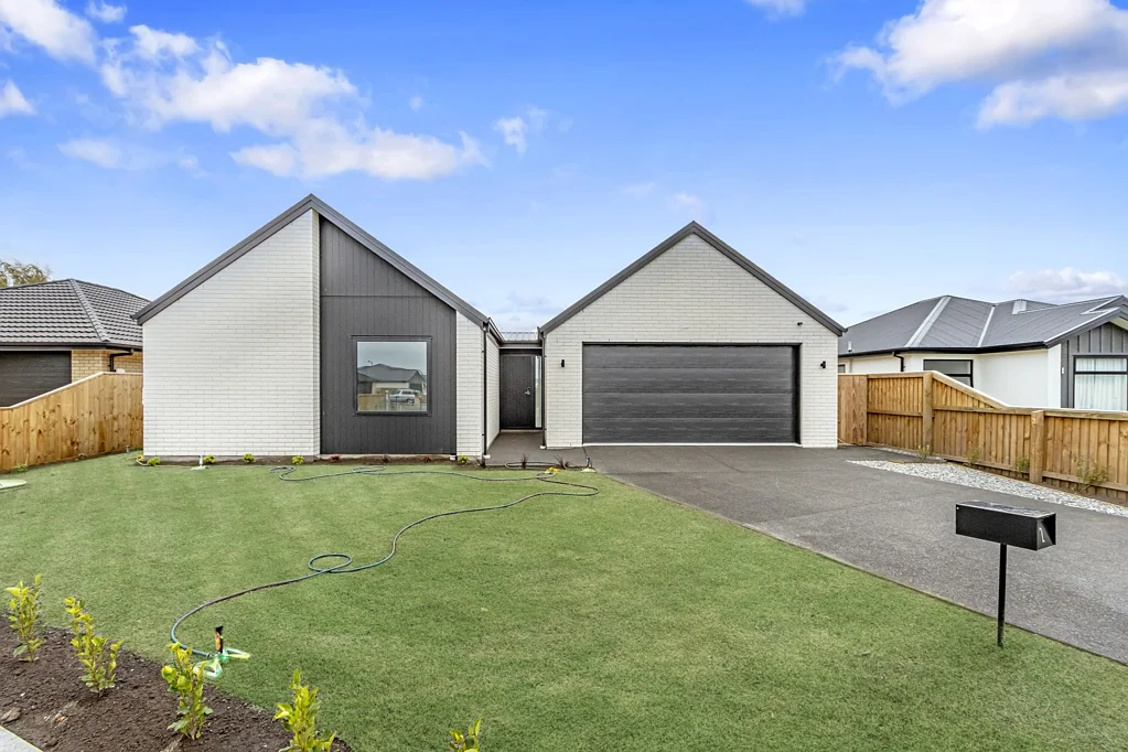 Immaculate 3 bedroom family home in Halswell!