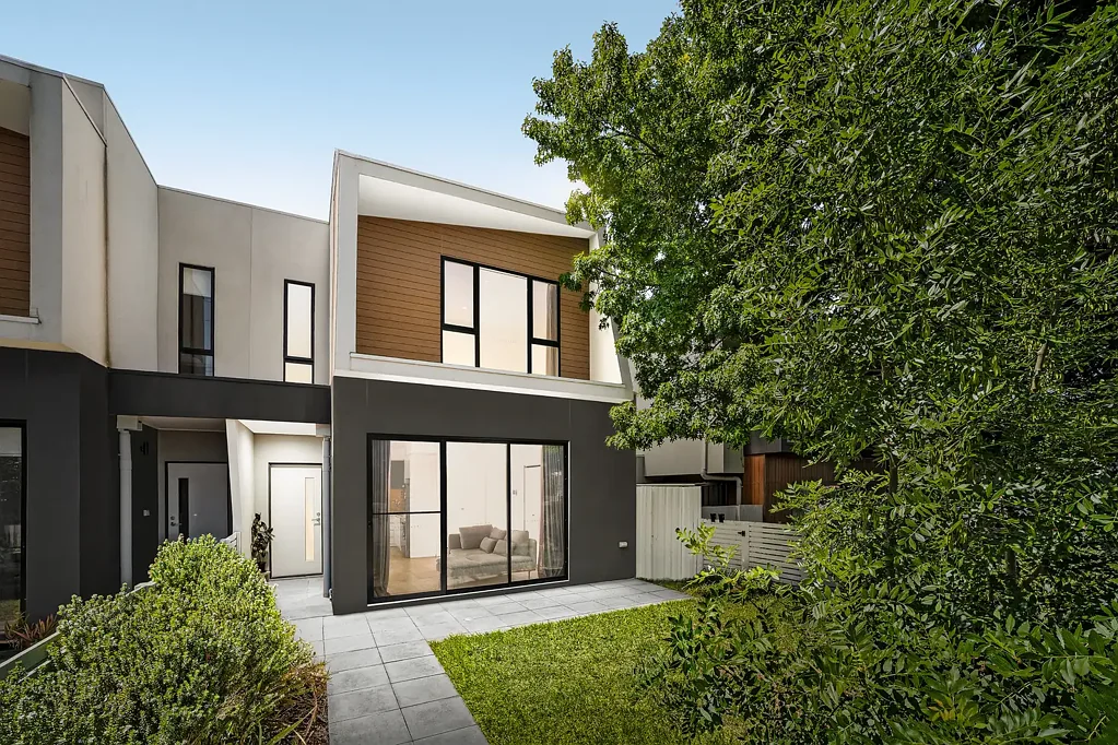 Clayton 4Kwarto Modern Comfort in a Prime Clayton Location