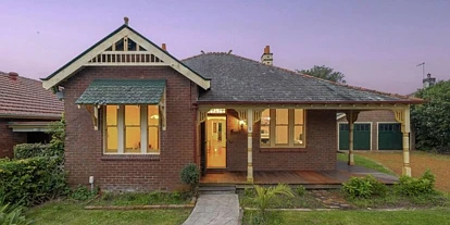 悉尼华人区业主想拆房重建，遭邻居请愿“卡脖子”，被逼$410万卖房离场！