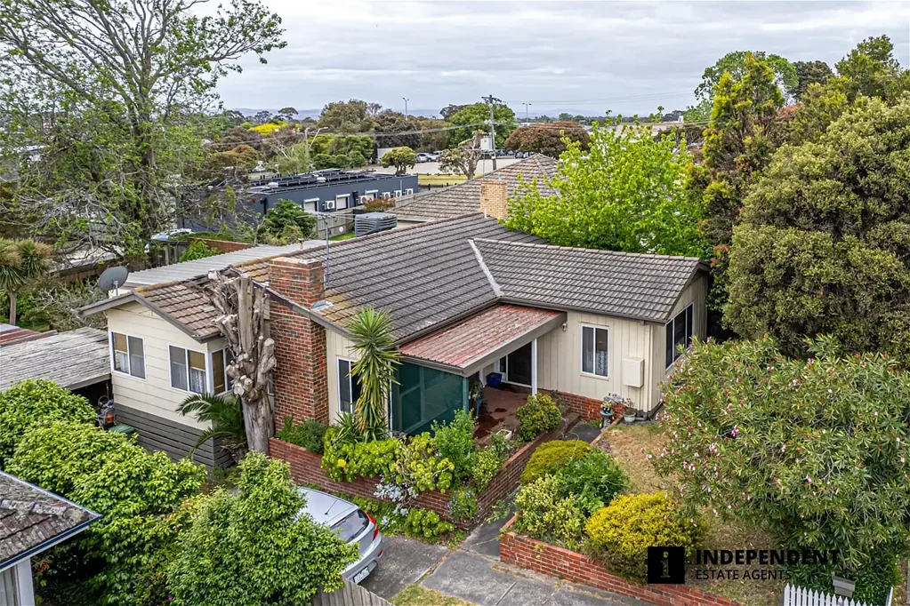 Spacious 3-Bedroom Home with Spacious Garden in Cranbourne