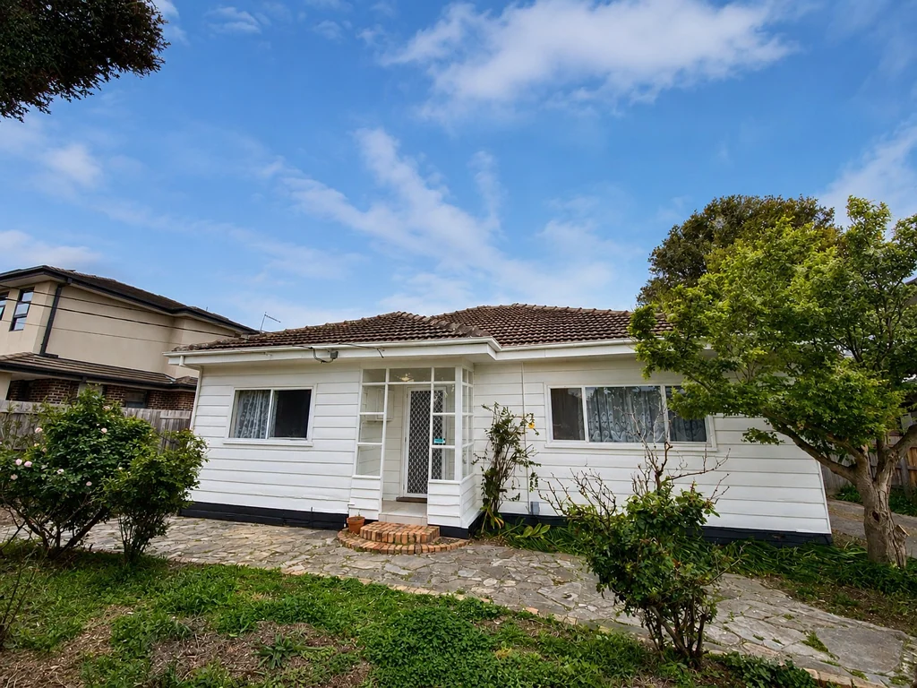 Spacious & Convenient Family Home Near Monash University