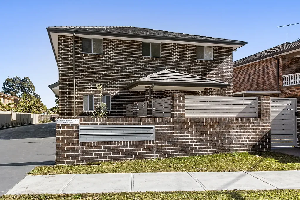 Mount Pritchard 4Moenga Stunning family home
