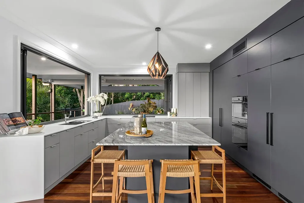 Bridgeman Downs 5 Bedroom Elegant Retreat on 1069sqm Block with Mountain Views!
