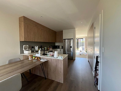 MODERN 5 BEDROOM HOME