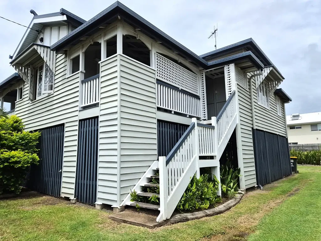 2 BEDROOM UNIT CLOSE TO HOSPITAL & CBD