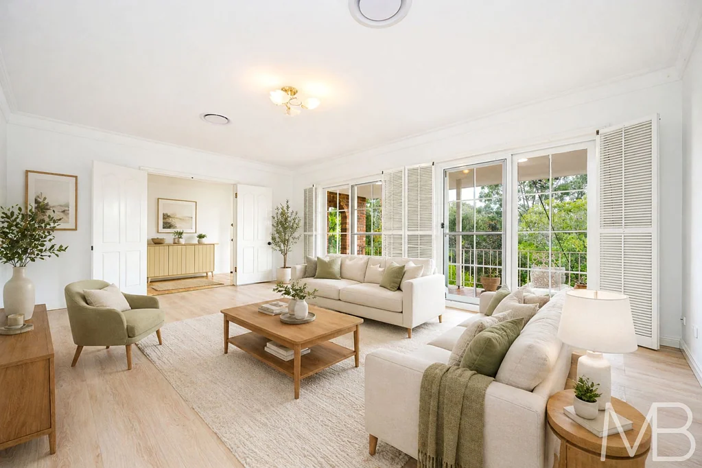 SUN-DRENCHED FAMILY HOME NEAR TENNIS COURT & PLAYING FIELDS