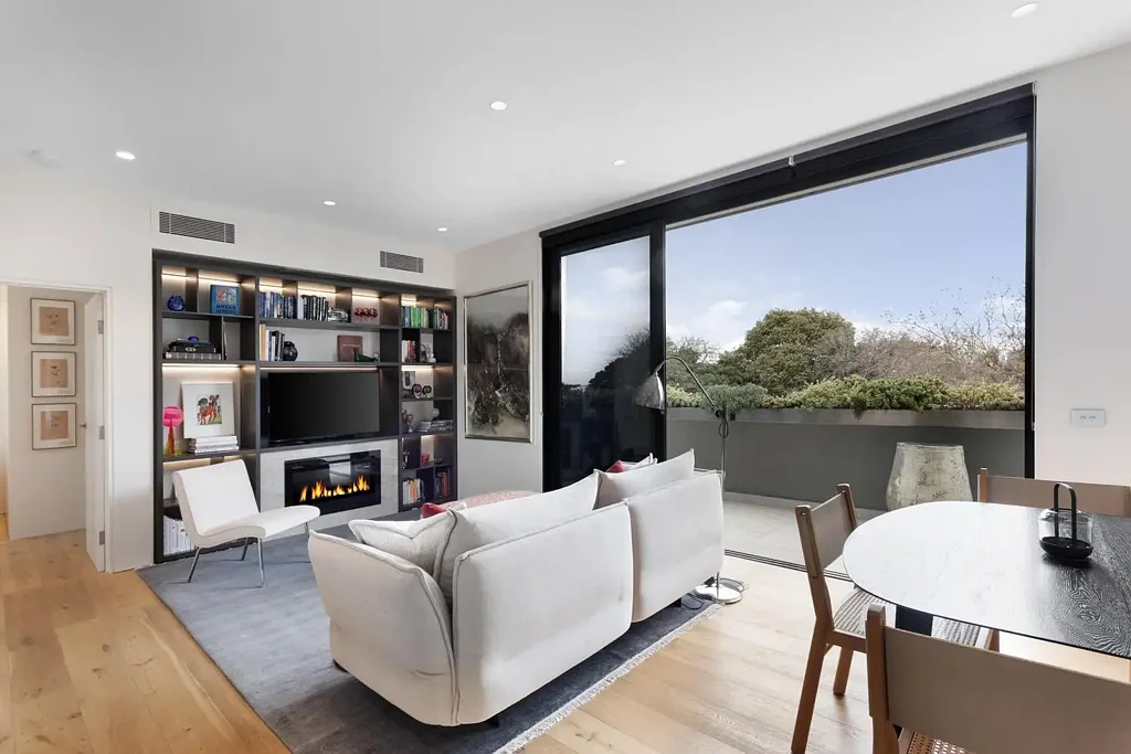 South Melbourne 1房 五分钟步行海滩 Poliform定制衣柜 意大利石材壁炉 Miele厨房 欧洲橡木地板 社区维护良好 Skyline to bayside