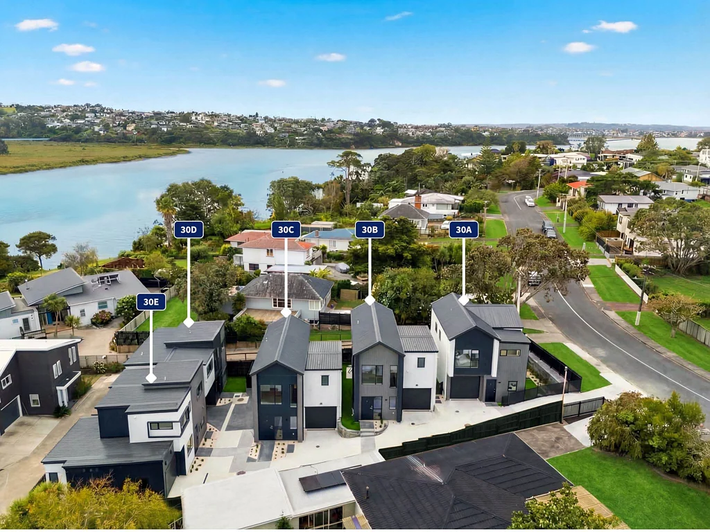 Te Atatu Peninsula 3 Slaapkamer Brand New 3BR + Study – 2 Level Standalone