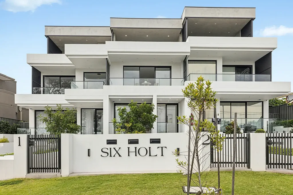 Taren Point 4 Bedroom Luxurious family home with mesmerising water views