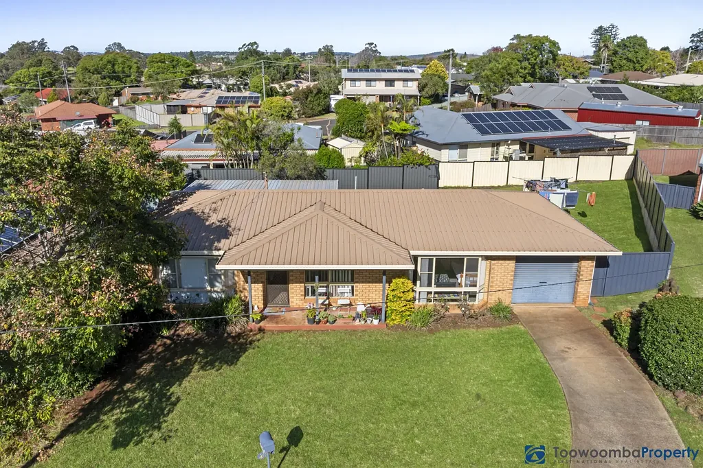 Wilsonton Heights 3ห้องนอน Elevated Cul-de-Sac Living in Sought-After Wilsonton Heights