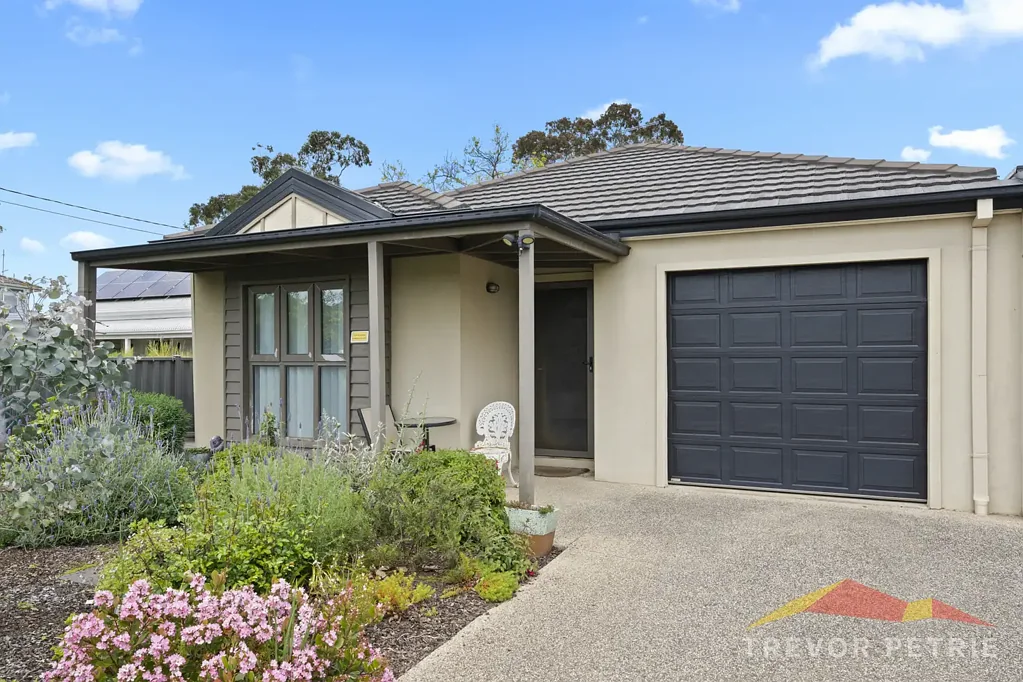 Buninyong 3ਬੈੱਡਰੂਮ Contemporary Comfort, Effortless Living in Buninyong.