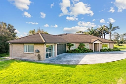 27 Dundee Lane, Waipu