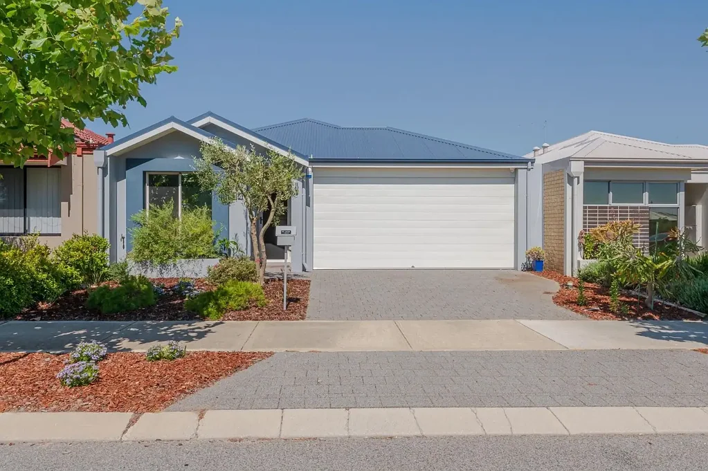 Light-filled park-front living in a convenient Piara Waters location