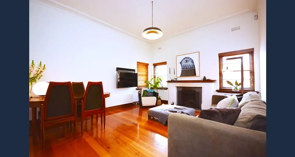 Ground-Floor Art Deco 2 Bedroom Apartment with Garage in the Heart of Elsternwick
