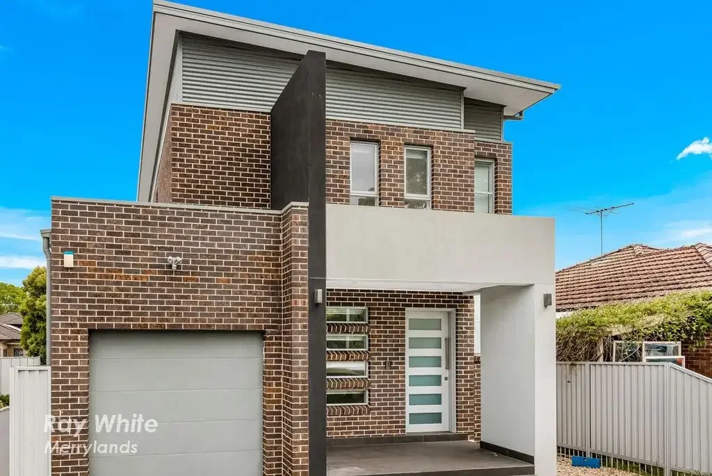 Spacious 5-Bedroom Home- Comfort & Convenience