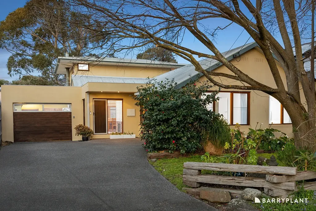 Scoresby 5Moenga Spacious Family Living on 728sqm in the Heart of Scoresby