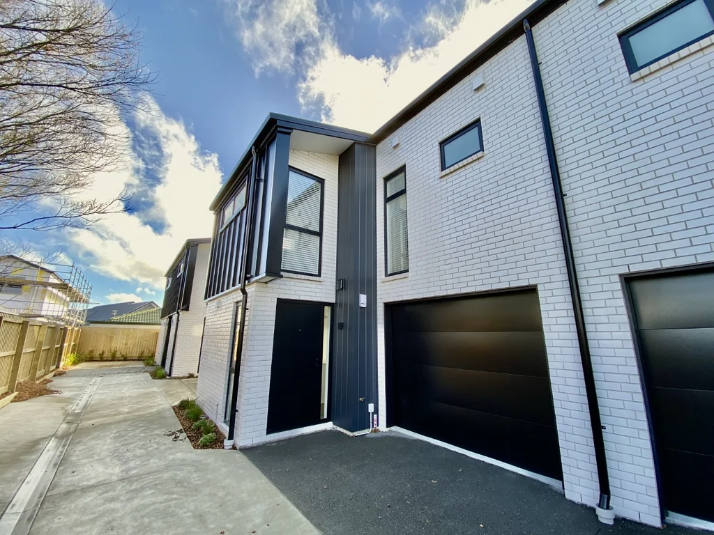 Beautiful Design – Near New Wychbury