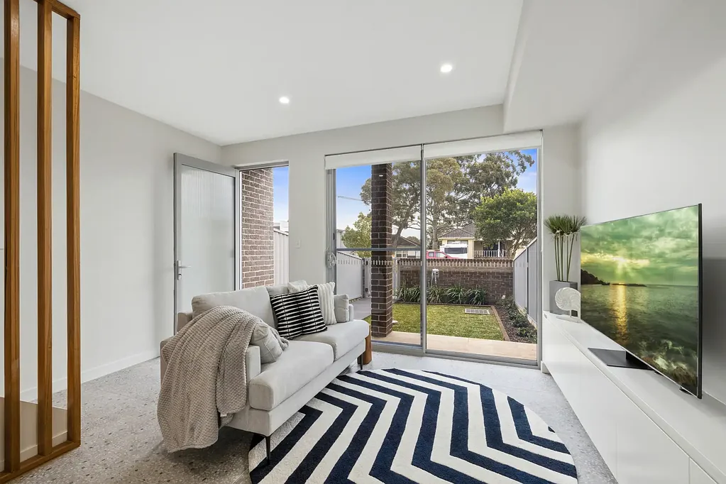 NEW FURNISHED MODERN TOWNHOUSE + DUCTED AIR CONDITIONING