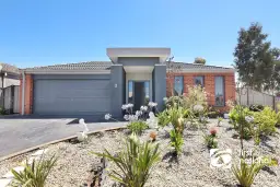 2 Fieldstone Way, Brookfield