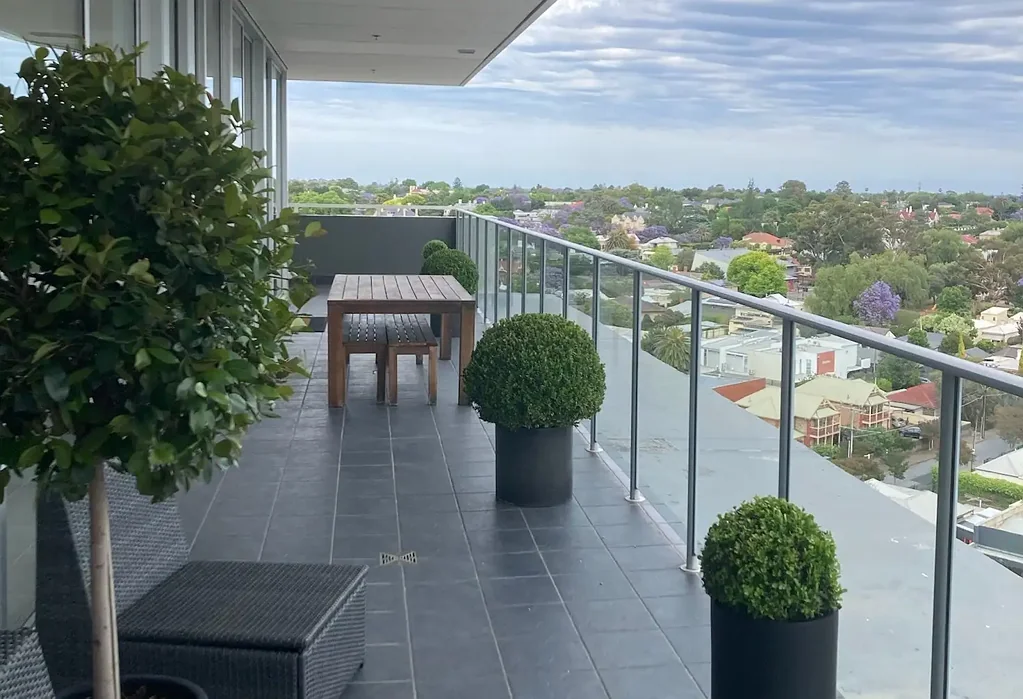 Walkerville 3房  Embrace northern skies & city lights from a privileged penthouse position