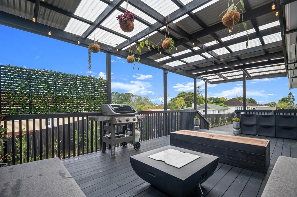 37 & 37A Castleford Street, Green Bay, Waitakere City, Auckland