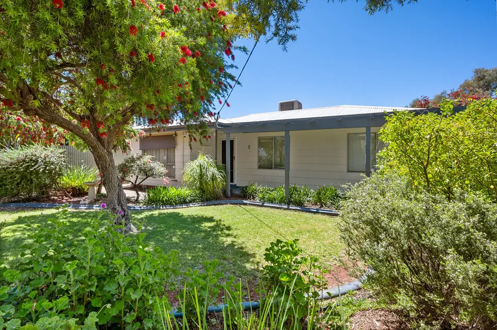 5 Castle Street, West Lamington, WA 6430