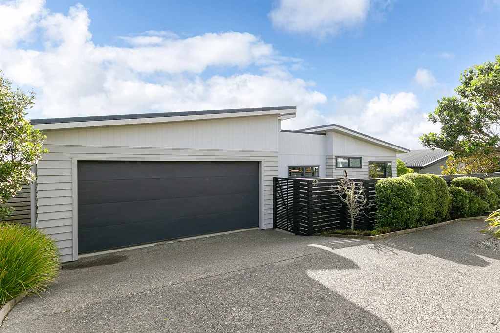 Newlands 4房  MODERN, SUNNY COMFORT WITH VIEWS!