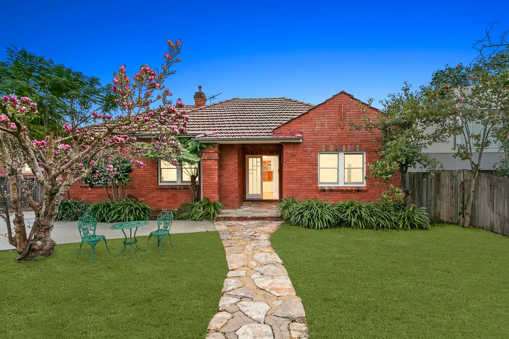 Epping 3غرفة نوم Level, rectangular 1,005sqm block with tidy double-brick home, well-located, premium schools