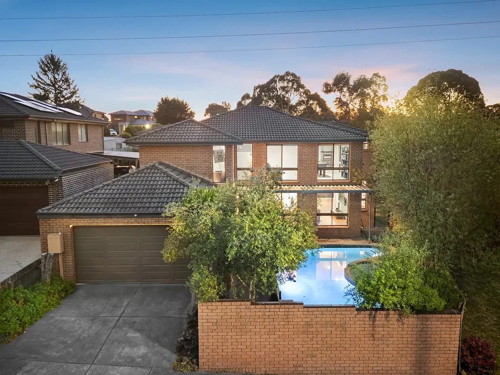 Templestowe 4房 宁静死胡同 便捷公园邻 优质厨房设备 多代家庭适 阔大户外区 学区优质选 购物餐饮近 Elegant Family Living Near Ruffey Lake Park with Exceptional Indoor-Outdoor Appeal