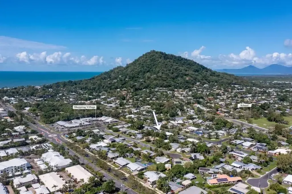 Trinity Beach 5Kwarto Full Duplex on 825m2 - Rare Duel living Opportunity Or Fantastic Investment